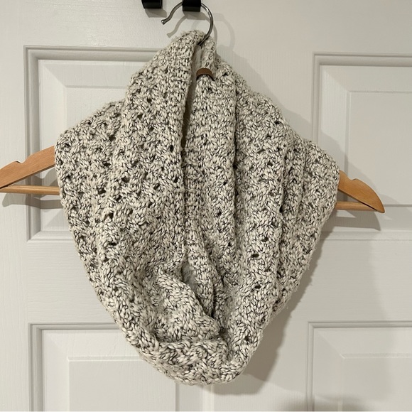 Eddie Bauer scarf - Picture 2 of 5